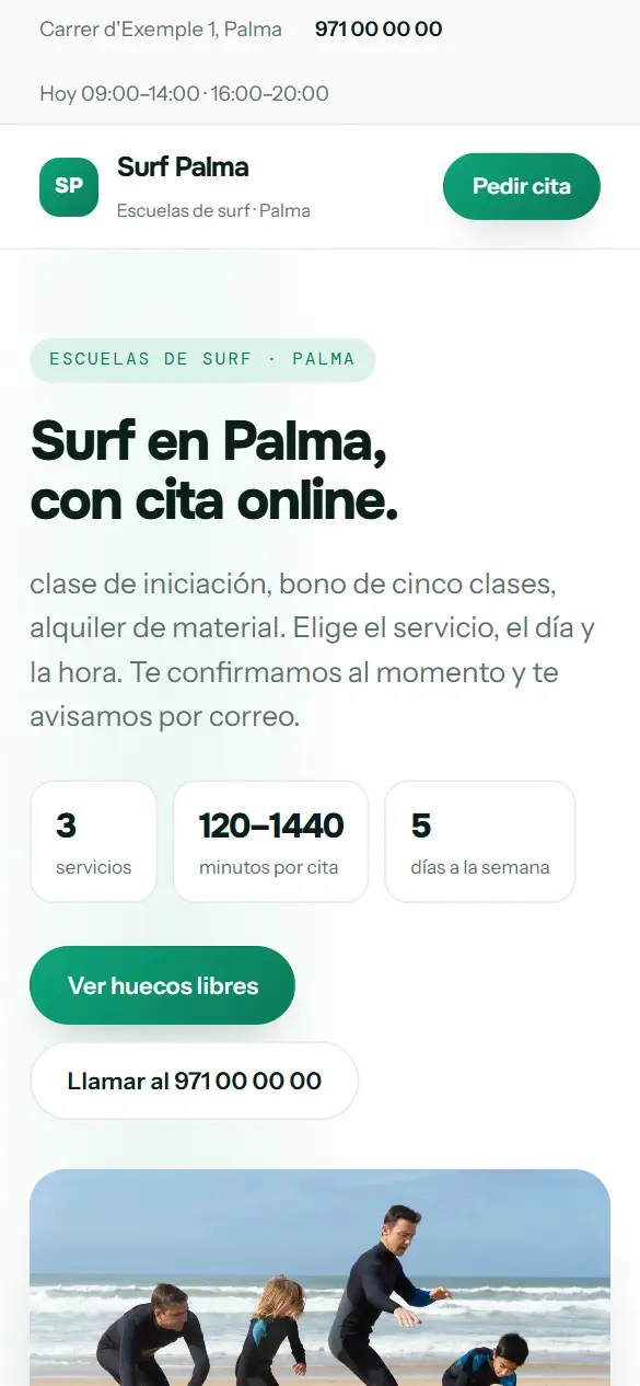 Web de ejemplo para escuelas de surf vista en el móvil